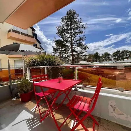 Sur Le Port. Apartment *